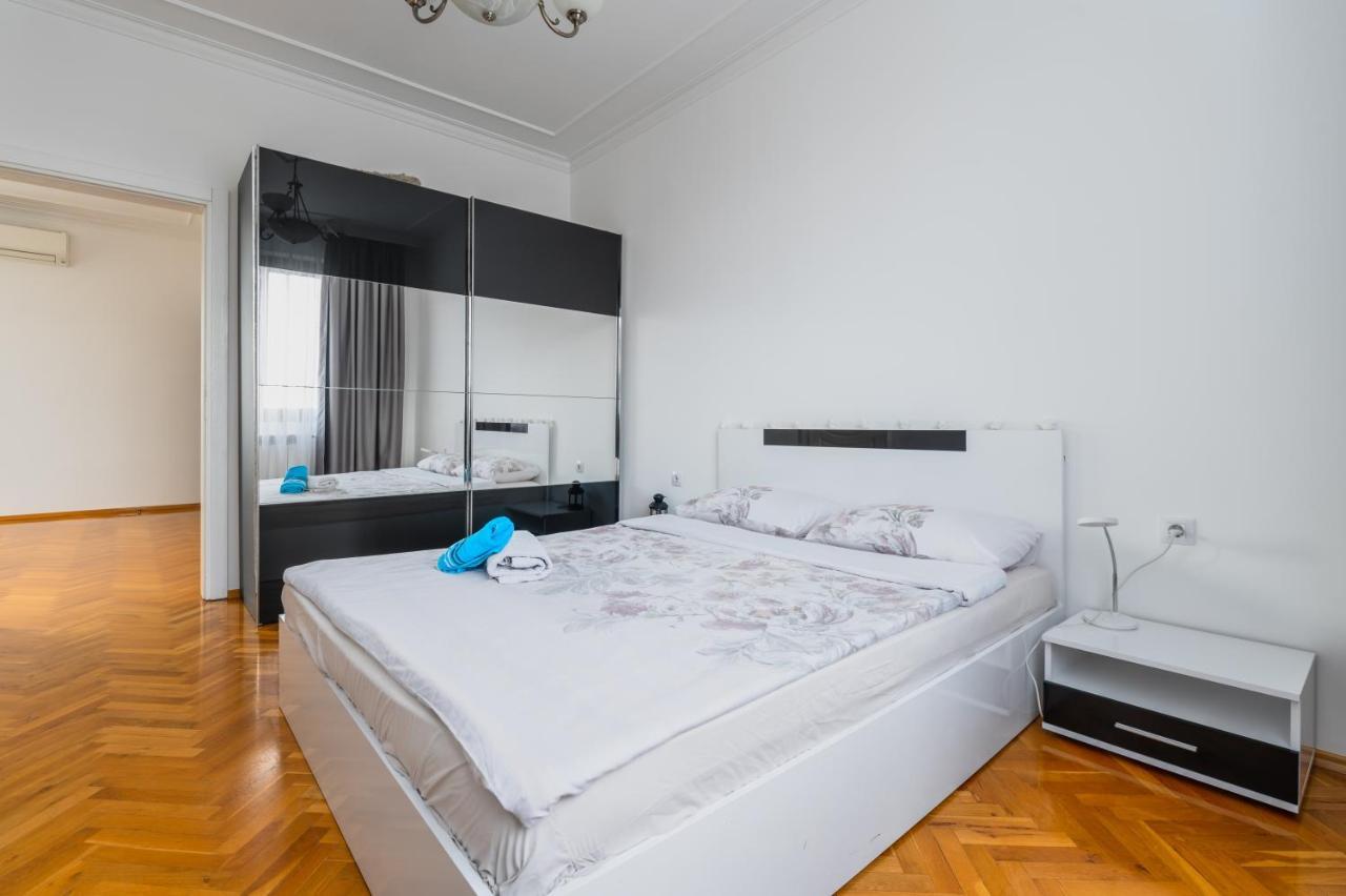 Vitosha Str 2bd White & Blue By Flat Mаnager